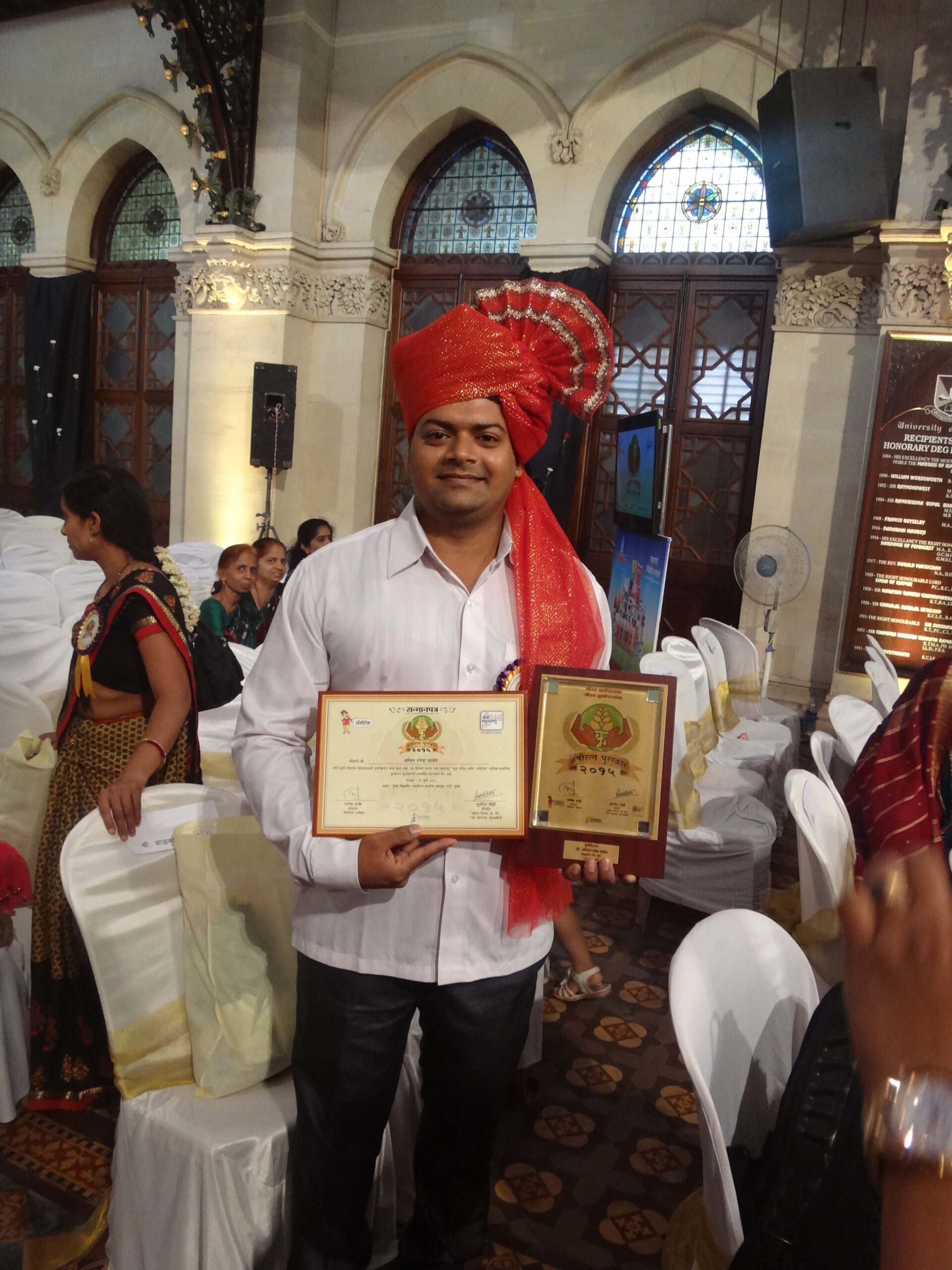 Ashwin R. Sawant receiving Krishi Ratna Puraskar